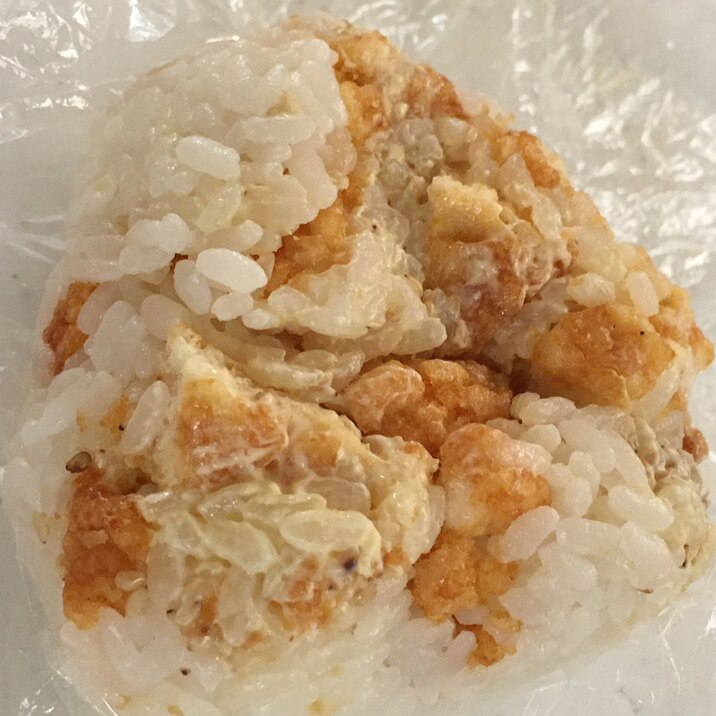 揚げ餅が香ばしい♪マヨネーズ入り簡単おにぎり